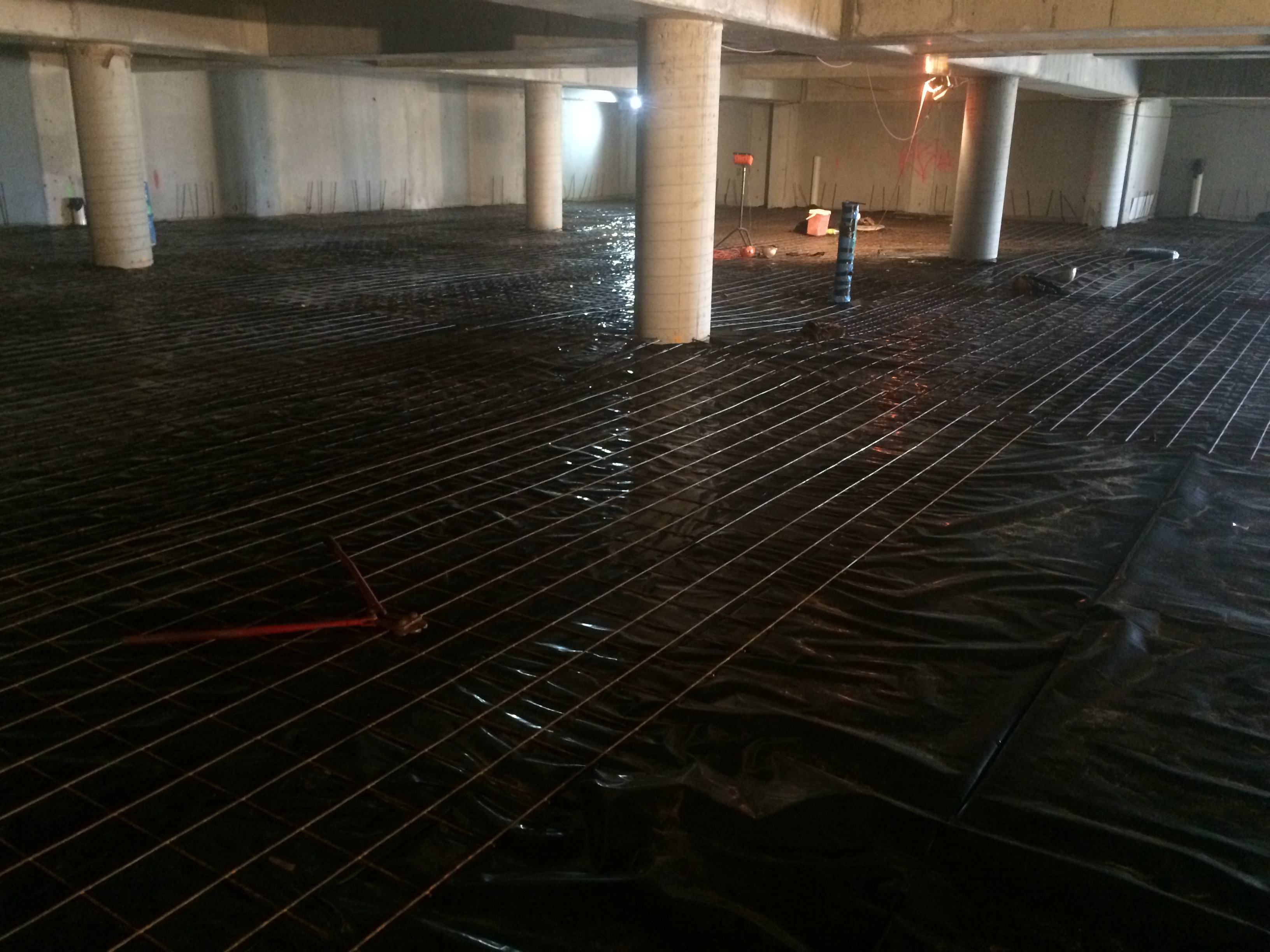 Reinforcing in interior concrete works